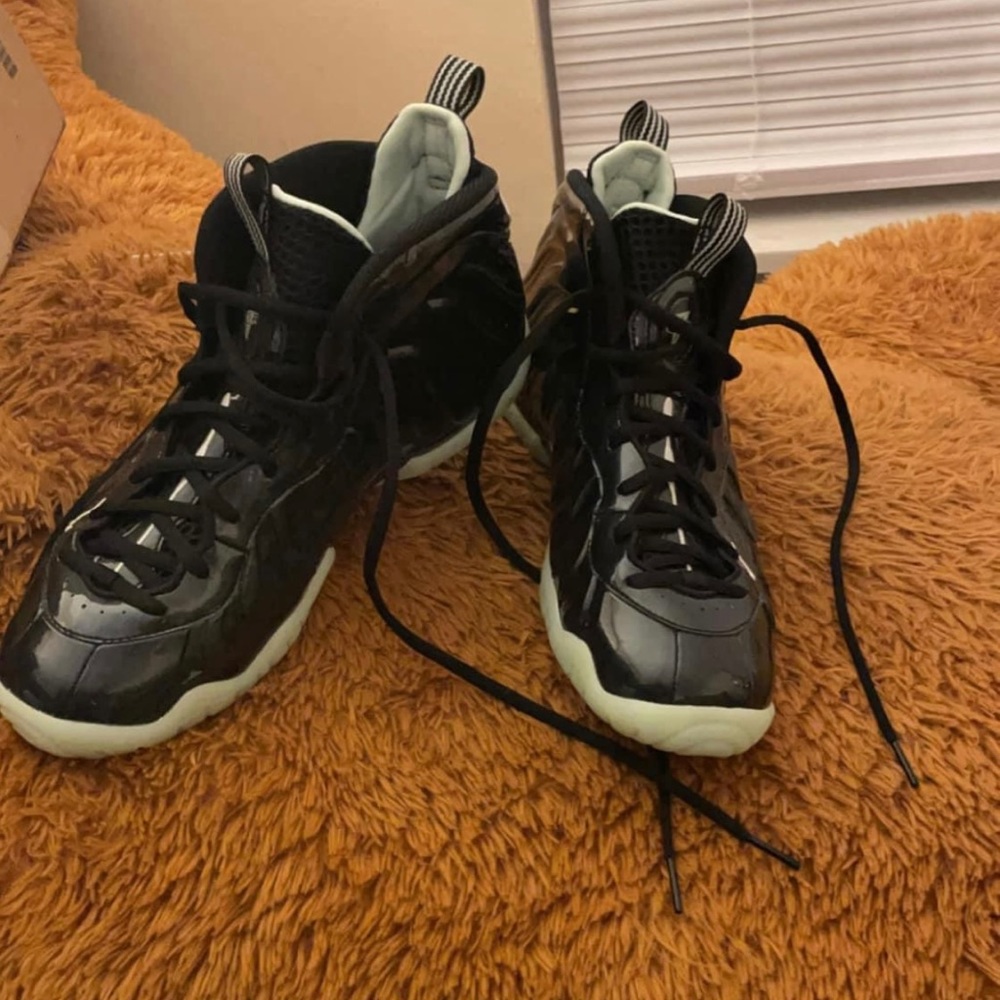 Nike foam worn twice